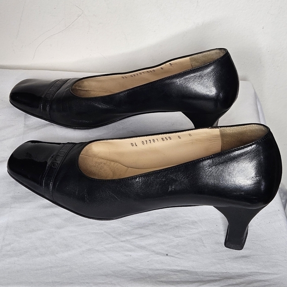 Salvatore Ferragamo black heel pumps size 7 - Picture 8 of 10